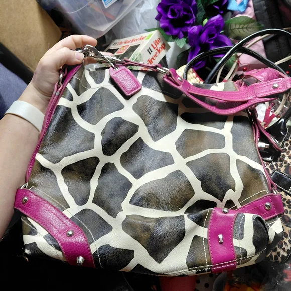 Unbranded Giraffe Faux Leather Purse Handbag with Blue Handle - Picture 3 of 6